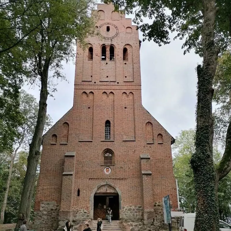 В Домново Калининградской области завершили ремонт старинной кирхи