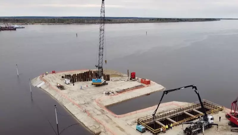 Строительство важных автодорожных мостов ведётся в Югре и Приангарье