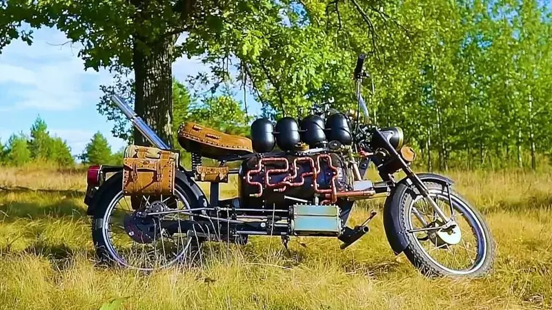 Был сделан уникальный паровой мотоцикл работающий на любом жидком топливе и не только