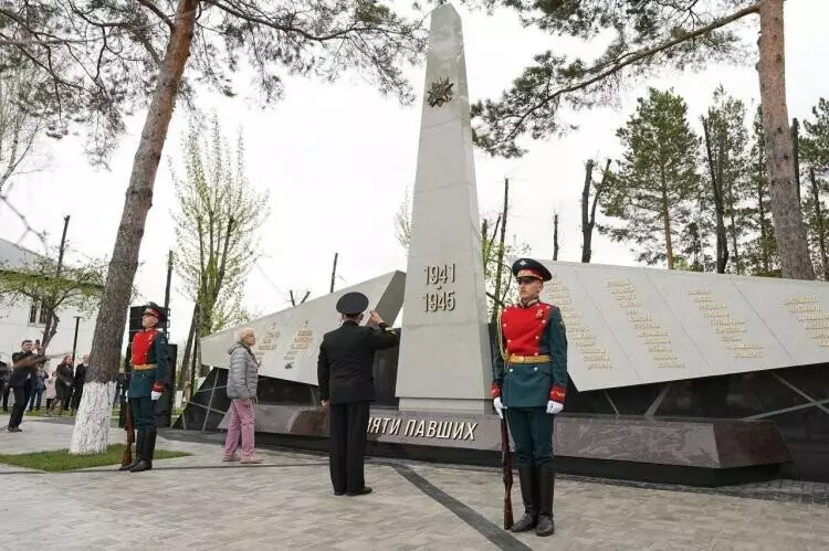 Картинка #2 для новости «Тюменская область: Новые мемориалы и памятники открылись в Сибири в честь 80 летия Победы»