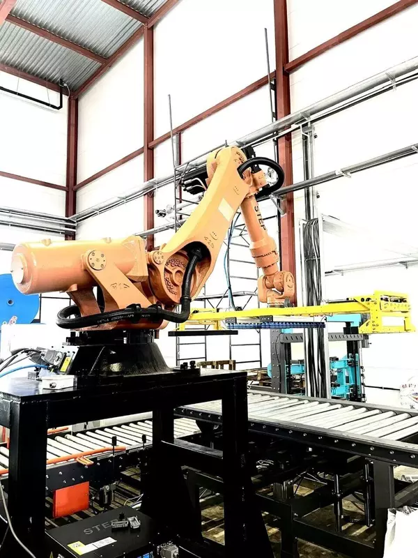 Изображение #1 для новости «Модернизация: На предприятии Полиматиз успешно завершили пусконаладочные работы роботизированной линии упаковки»