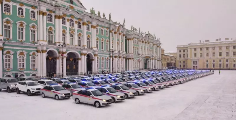 Картинка 2 для публикации «спецтехника и логистика: Петербургскому управлению Росгвардии передан 131 новый служебный автомобиль»