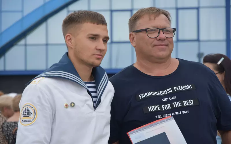 Иллюстрация 6 для новости «Владивосток: Выпуск в МГУ имени адмирала Невельского»