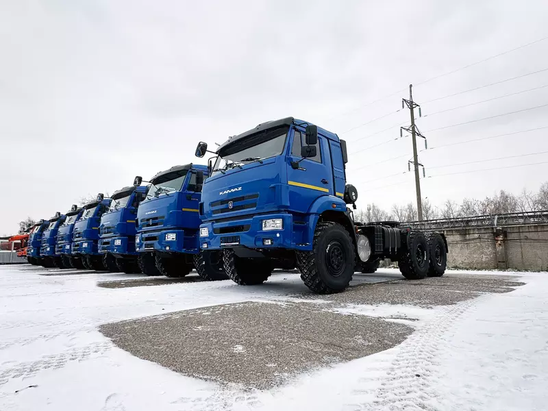 Фото №4 для публикации «спецтехника: РИАТ отгрузил партию седельных тягачей КАМАЗ 43118»