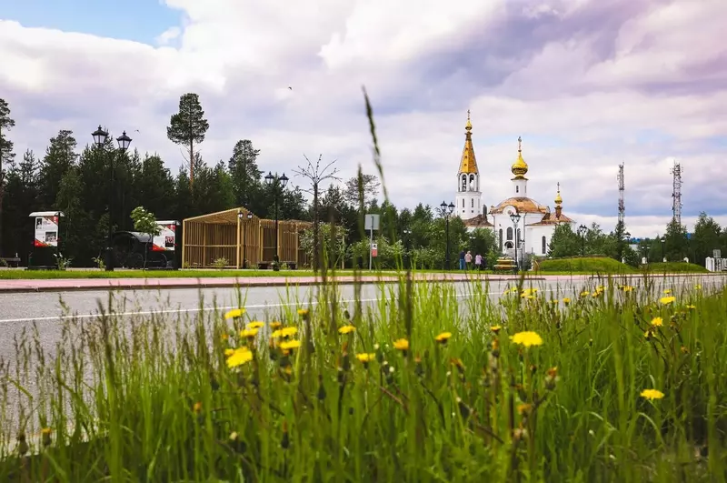 Губкинский, Никольский сквер