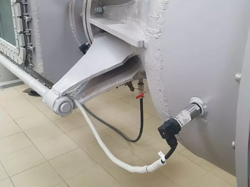 Датчик давления серии ДX-23 в составе испытательного стенда НИЛ ПЭКС СПбГМТУ.