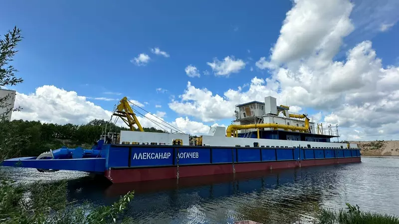 СЗ ССК спустил на воду земснаряд Александр Логачев проекта 4395