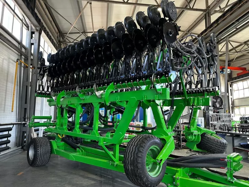 Завод НАИР представил новый высокопроизводительный посевной комплекс ДОН 578