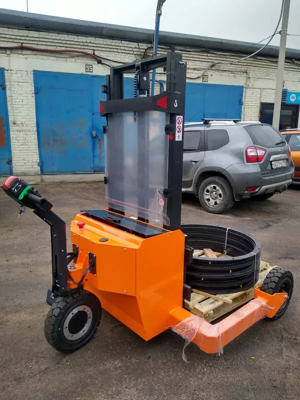 Самоходный штабелер для работы на улице