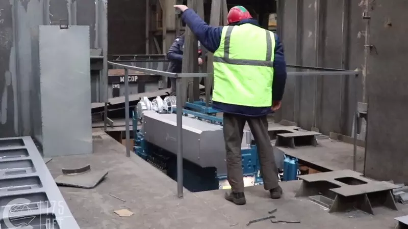 На судно проекта 00840 Карелия установили первый главный двигатель