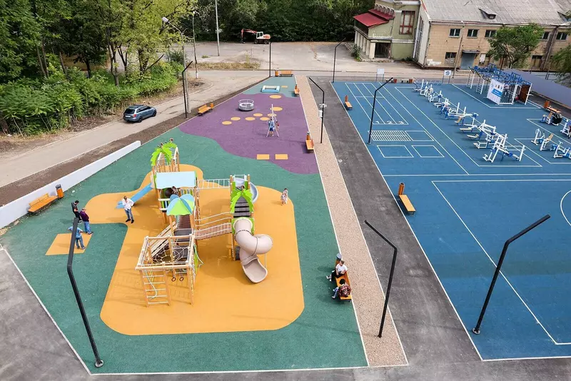 Картинка №4 для поста «благоустройство: Московские коммунальщики обустроили парки и скверы Донецка и Луганска»