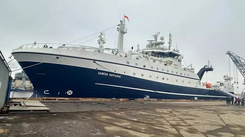 На траулере Капитан Мартынов проекта СТ 192 подняли государственный флаг России