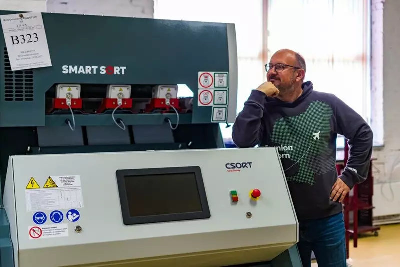 Поющий алтайский фотосепаратор СиСорт размещают на ВДНХ в Москве