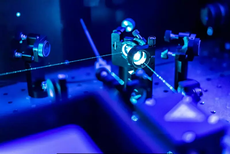 Ученые СКФУ разработали новый эффективный материал для лазеров