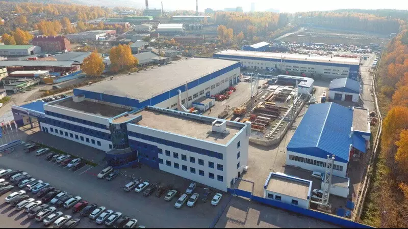 Фото #1 для публикации «Новые заводы и цеха: УралСпецТранс запустил новый цех по серийному выпуску специализированных полуприцепов пяти типов»