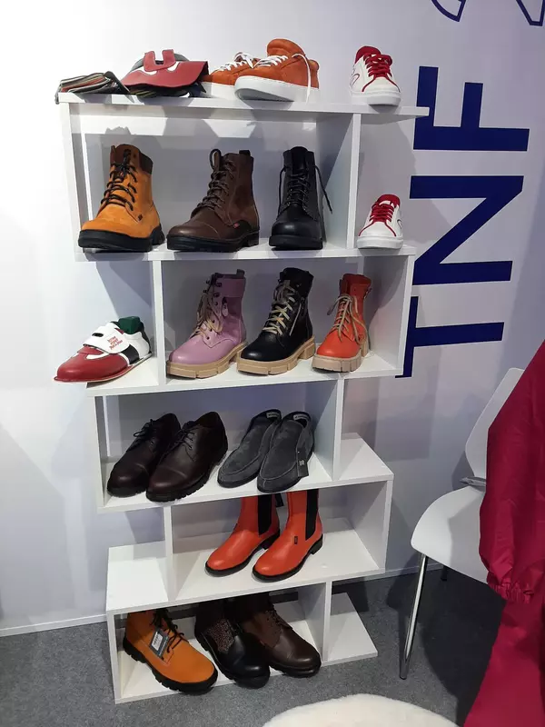 Продукция обувной фабрики "Сибирский след" (фото автора)