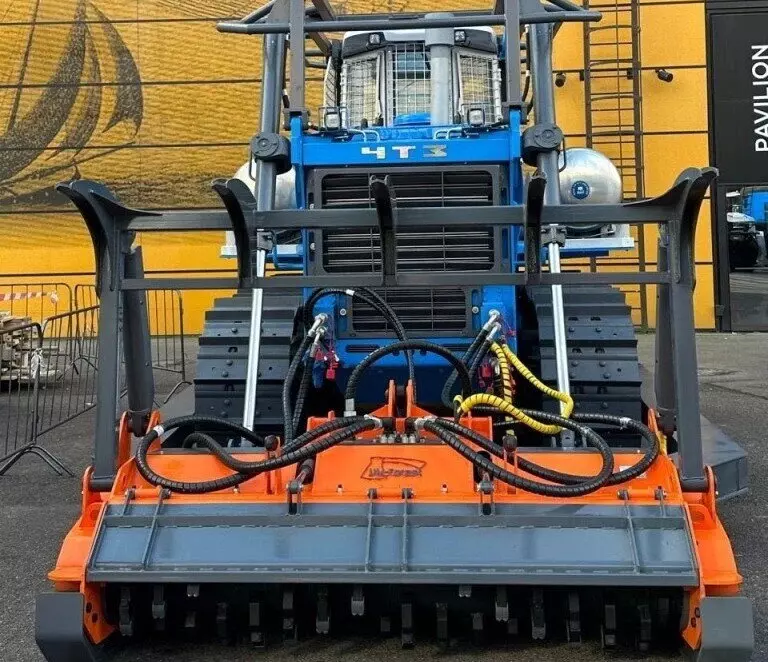 ЧТЗ представил первый в мире бульдозер 10 класса на сжиженном природном газе