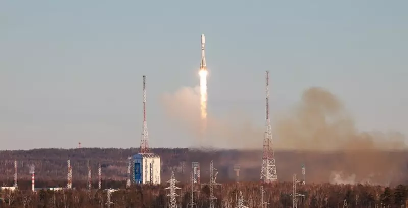 Иллюстрация 2 для «Роскосмос: Два гелиогеофизических спутника Ионосфера М выведены на орбиту»