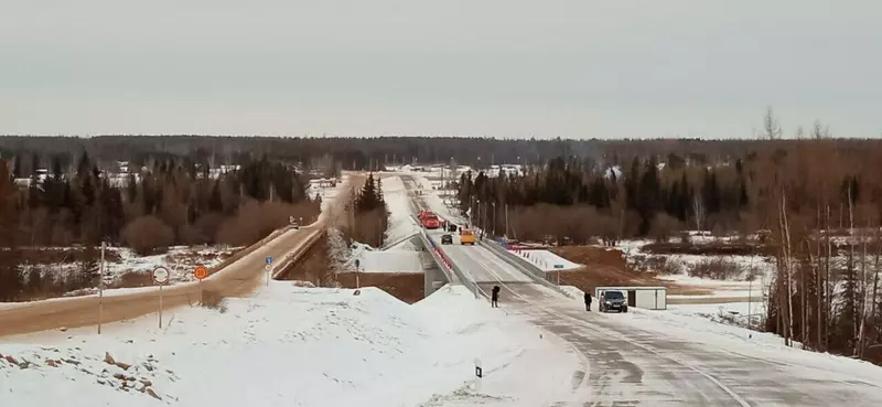 Движение по новому мосту через реку Нюя открыли в Якутии
