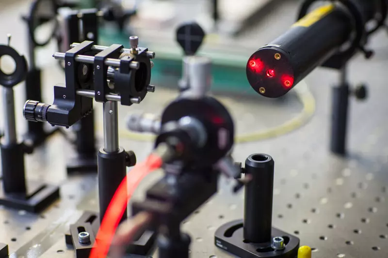 Ученые НИУ ВШЭ создали самые маленькие микролазеры для электроники будущего