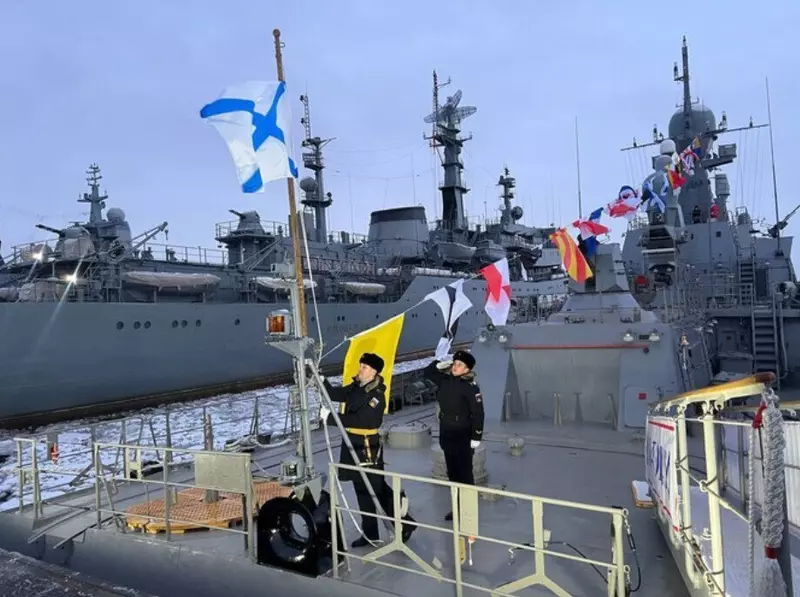 На малом ракетном корабле Наро Фоминск поднят Андреевский флаг