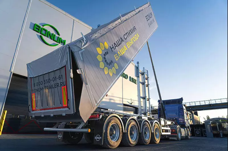 Российский завод выпустил новую модель зерновоза