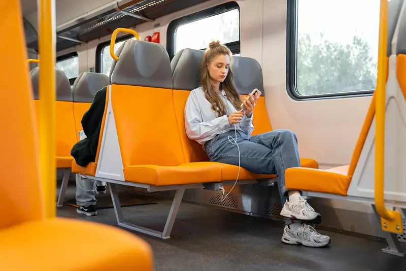 Изображение №7 для «вагон: Обновленная электричка ЭП2ДМ»