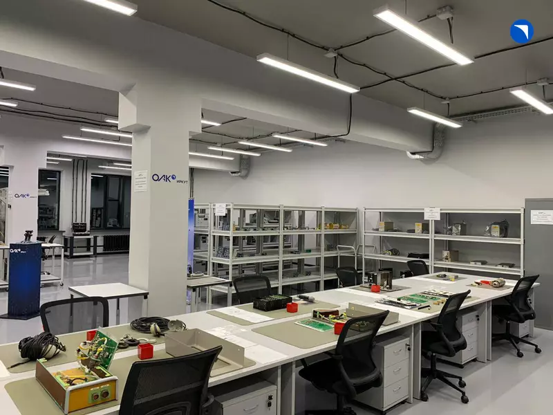 Изображение №2 для статьи «авиация: ОАК открыла в России центр по обслуживанию и ремонту электронных компонентов самолета 100»