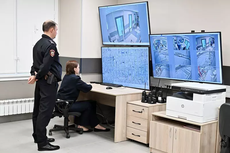 №1 для поста «: »