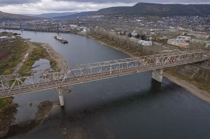 Картинка #3 для поста «Приангарье: В Усть Куте восстановили мост через реку Куту»