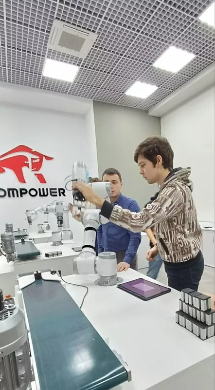 Изображение 4 для поста «День без турникетов с роботами»