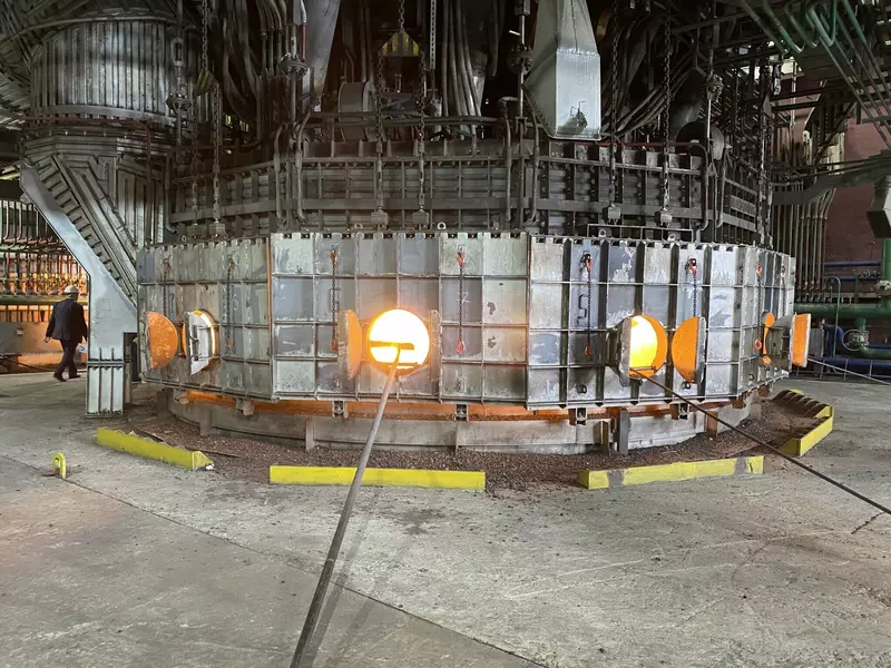 #1 для «Модернизация: ЧЭМК запустил новую плавильную печь»