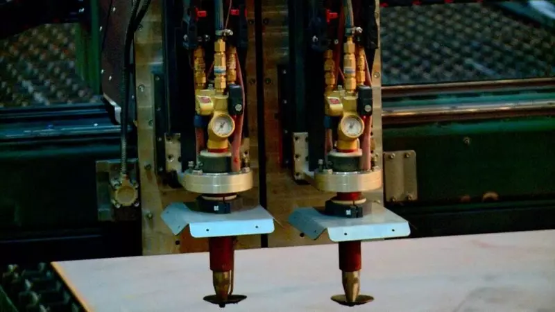 Уральская Сталь запустила в работу новую газорезательную машину