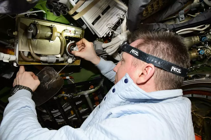 Космонавты с борта МКС наблюдают за слоистыми образованиями в земной атмосфере