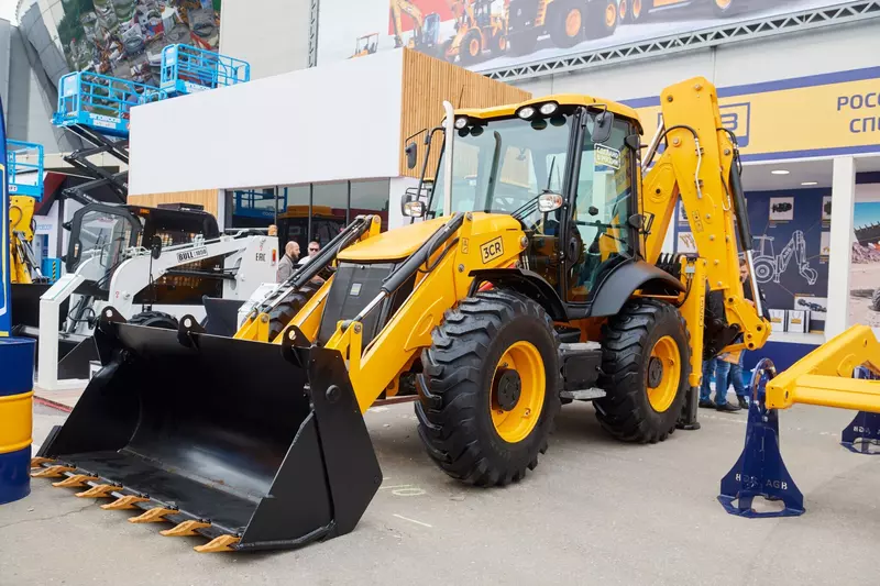 Он сказал Поехали Премьера российского экскаватора погрузчика 3 на СТТ 2023