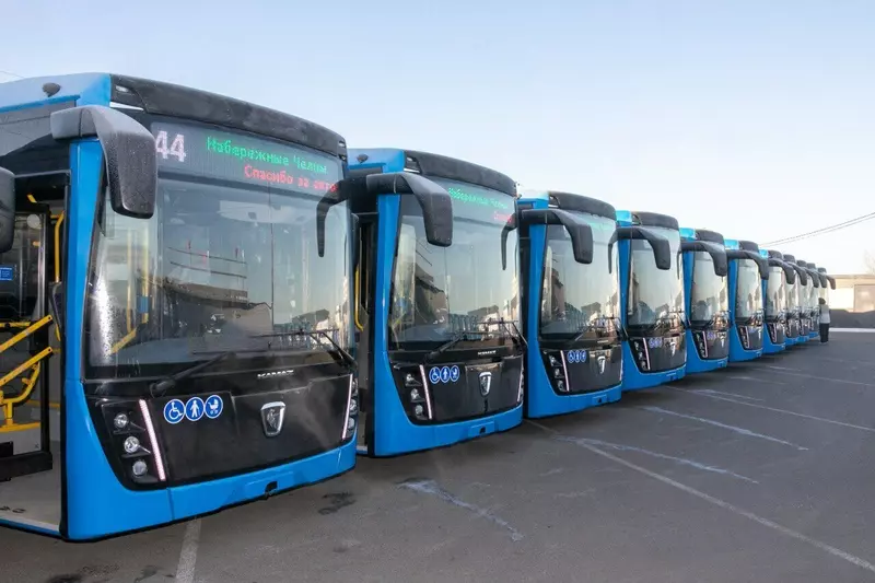 Сегодня в Набережных Челнах состоялась торжественная церемония передачи городу 44 автобусов НЕФАЗ