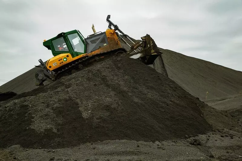 Иллюстрация 1 для статьи «Производство: ДСТ УРАЛ запустил производство бульдозера с электромеханической трансмиссией»