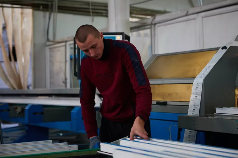 Иллюстрация №6 для «Один из немногих полностью восстановленных заводов Мариуполя»