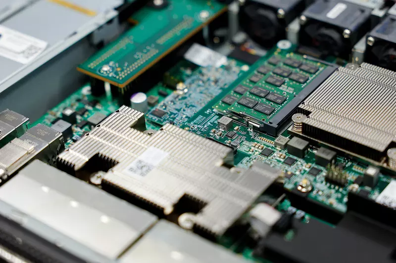 Иллюстрация 2 для «Минпромторг: Российская фотоника в столице заработало производство оптических чипов для замены импорта»