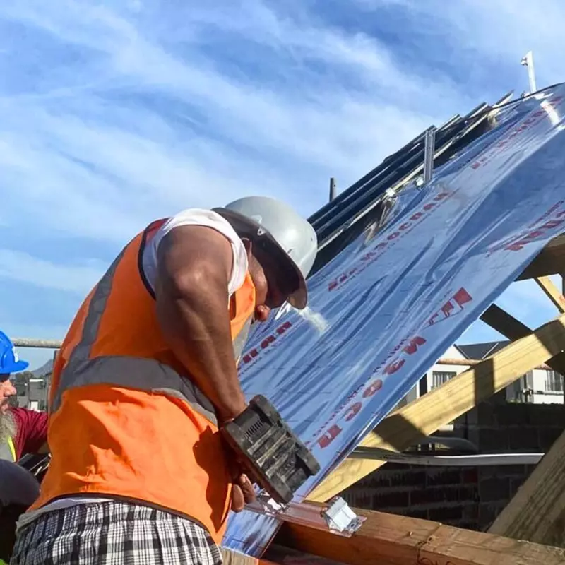 Картинка 2 для «Гекса: В Африке построен первый дом с применением материалов Изоспан»