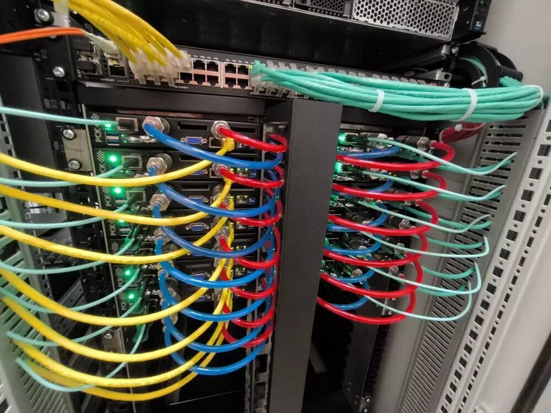 Фото #1 для поста «Информационные технологии: Суперкомпьютер Сергей Годунов Института математики СО РАН стал в два раза мощнее»