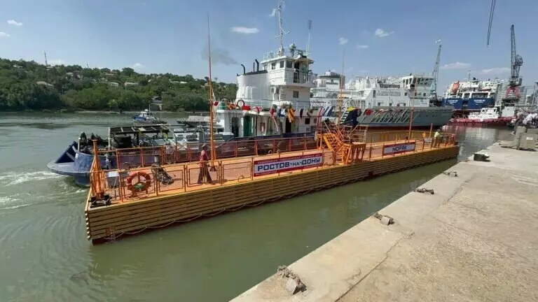 Картинка №1 для «: На СРЗ Моряк спустили на воду второй плавпричал проекта 74»