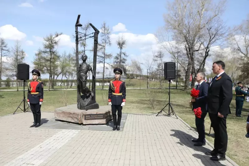 Картинка №12 для «Новые мемориалы и памятники открылись в Сибири в честь 80 летия Победы»