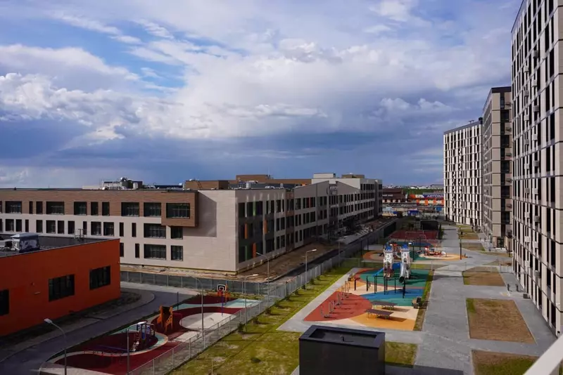 Изображение №7 для поста «Крупнейшая школа Ямала открылась в Новом Уренгое»