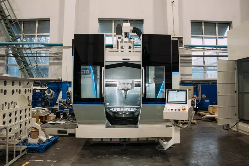 Фото #3 для статьи «российский станок: Новый 5 ти осевой обрабатывающий центр Саста произведено в РФ»