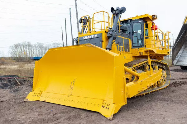 АО Красноярсккрайуголь обновляет бульдозерный парк Переясловского разреза