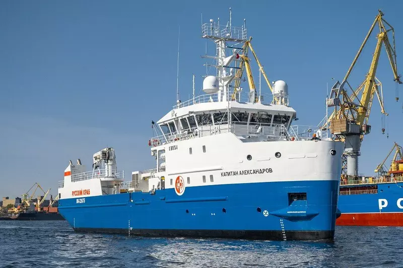 На Капитане Александрове поднят Государственный флаг России