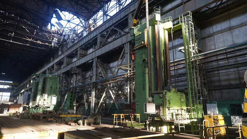 Японский станок из советских времен. С виду не пострадал. Еще послужит!