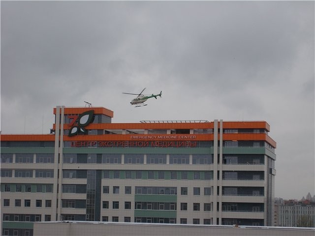 Центр экстренной медицинской. Центр экстренной медицины Казань. Вертолетная площадка больница. Вертолетная площадка на крыше. Вертолетная площадка на крыше больницы.