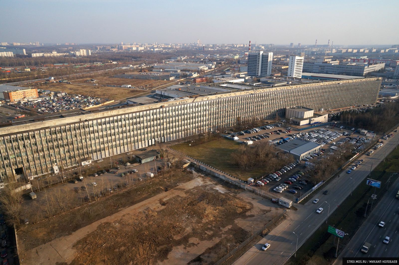 Лежачий небоскреб на варшавском шоссе фото